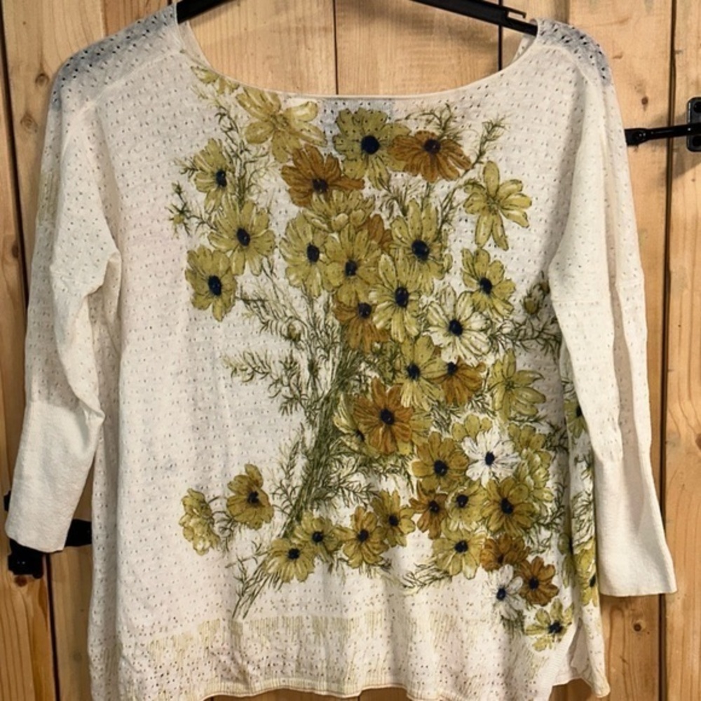 GUINEVERE x ANTHROPOLOGIE Top blouse size small daisy
Slouchy sweater